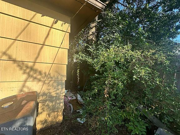 3rd image of 714 Douglas Ave