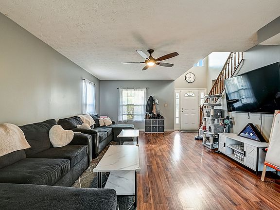 4th image of 864 Palomino Pl