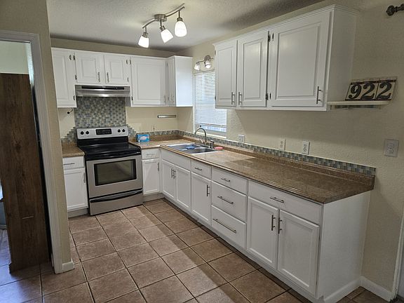 3rd image of 922 Westwood Dr