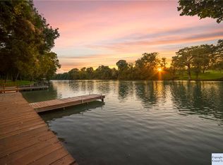 496 River Dr, Seguin, TX 78155
