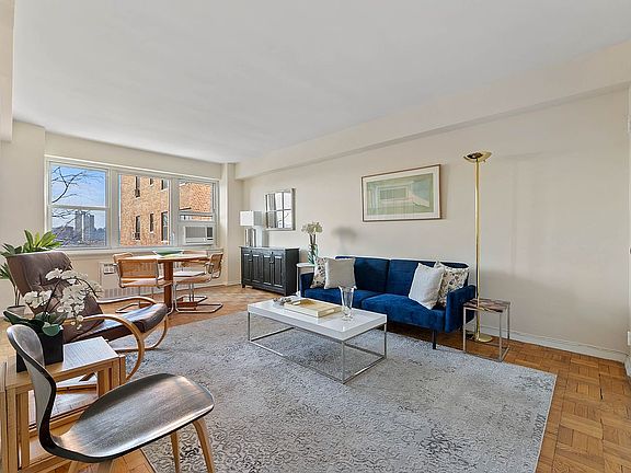 5th image of 11 Riverside Dr APT 6HW