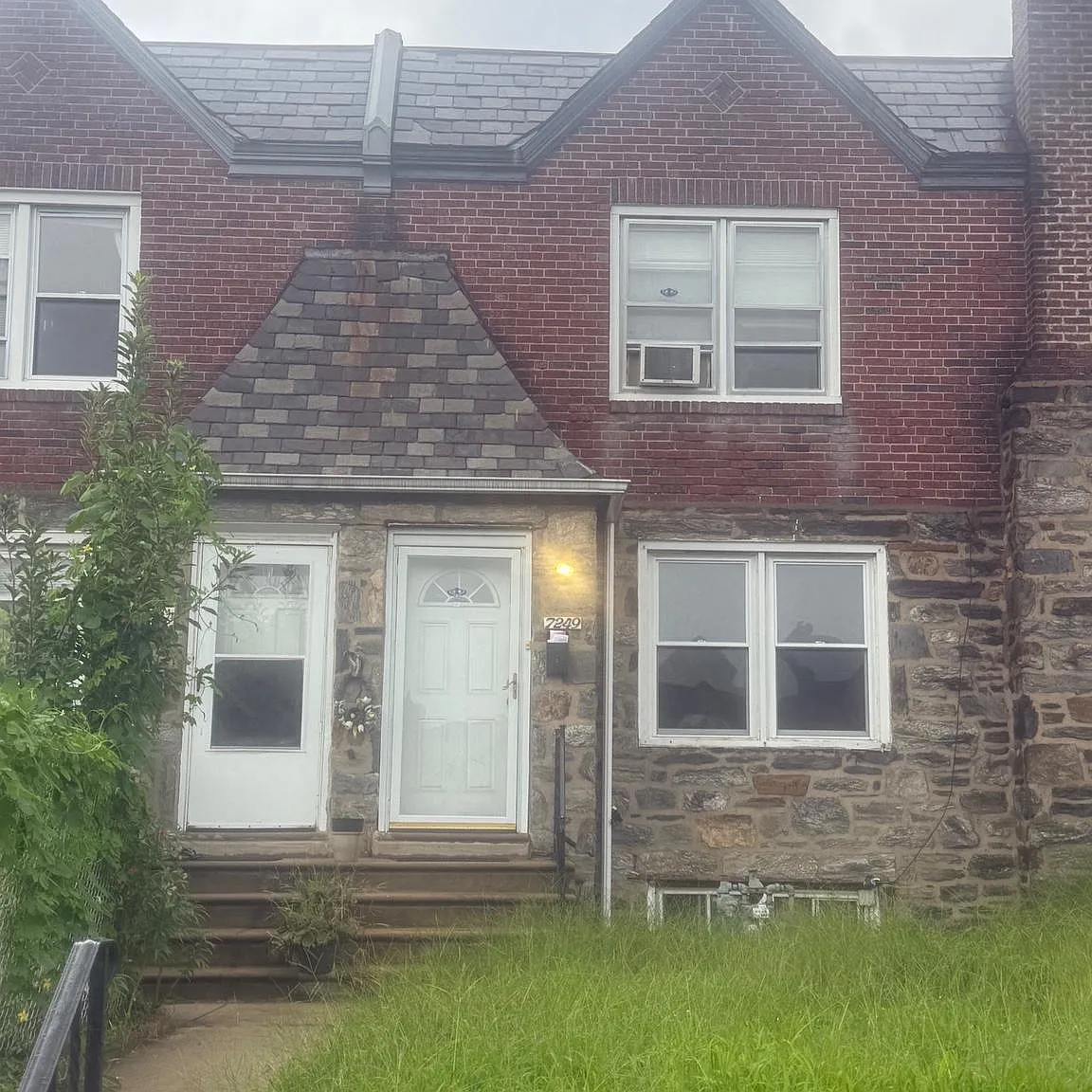 3 bed, 1152 sqft, $2,000 — Photo 1