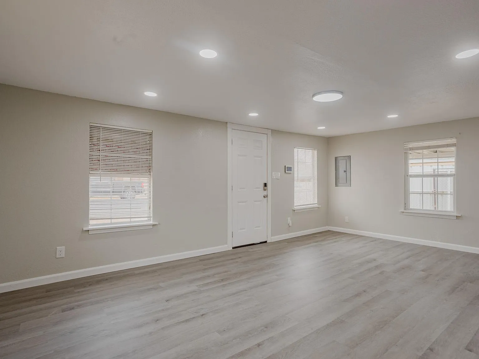 809 Wilson St — Photo 3