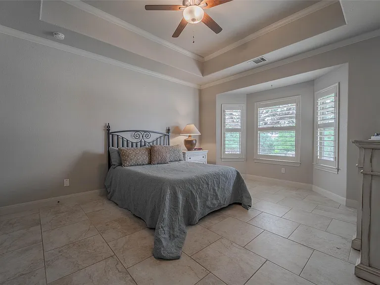 19013 Venture Dr — Photo 8