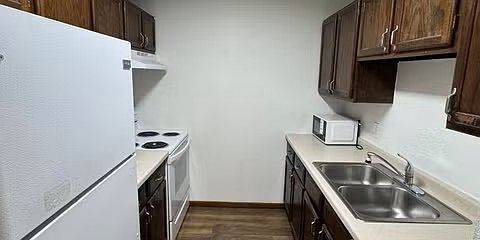 1st image of 1510 E Gateway Cir S APT 105