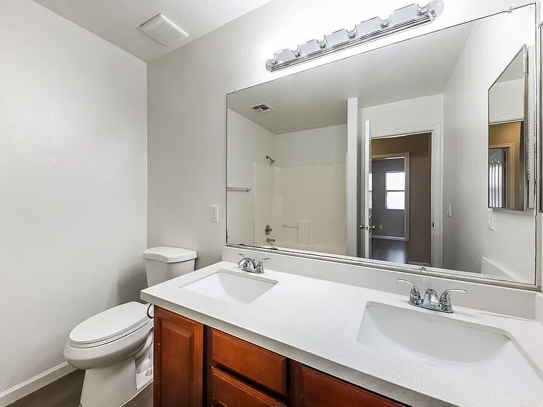 11215 W Garfield St — Photo 16