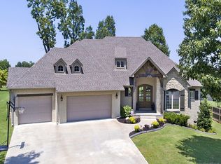 2613 Cambridge Cir, Tahlequah, OK 74464