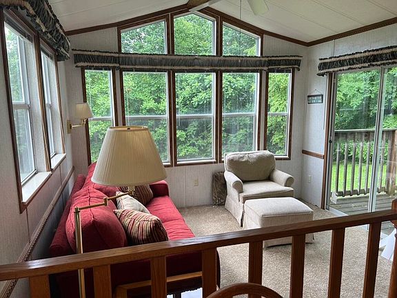 2nd image of 837 Crockett Rd