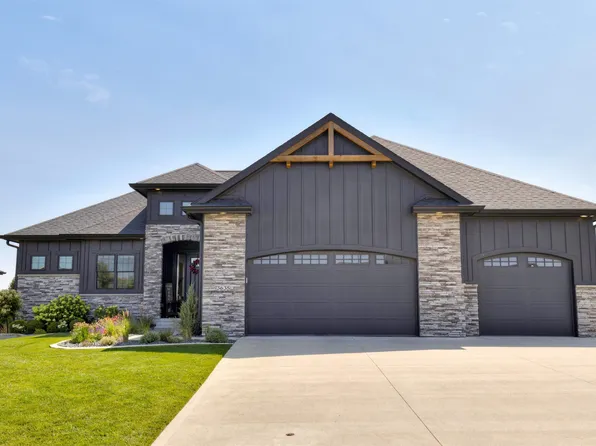 3635 NW 167th St, Clive, IA 50325