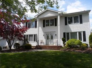 75 Rockwell Cir, Marlboro, NJ 07746