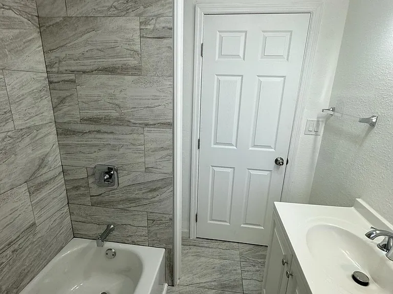 3120 E Columbus Dr — Photo 8