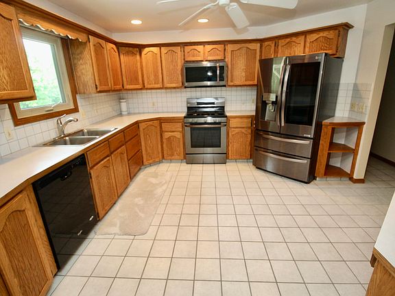 3rd image of 3346 40th St SW