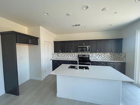 3rd image of 4183 N Reed Ave