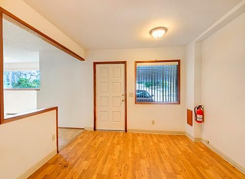 3rd image of 13735 Greenwood Ave N
