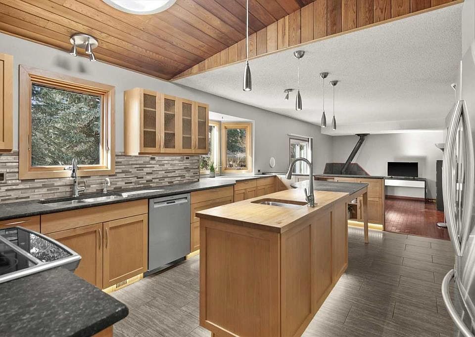 1st image of 244 S Ranchridge Bay NW