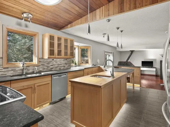 244 S Ranchridge Bay NW, Calgary, AB T3G 1V4