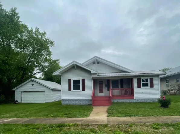 806 W 5th St, Edwardsport, IN 47512
