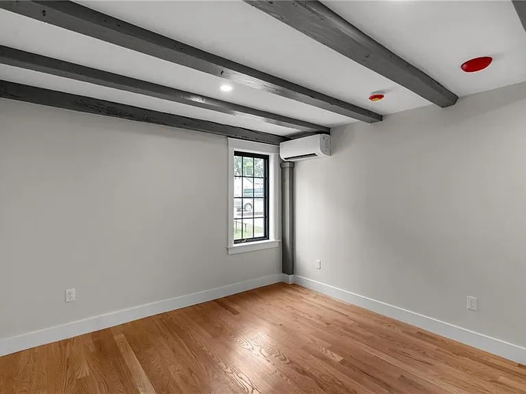 474 Thames St #1-R — Photo 9
