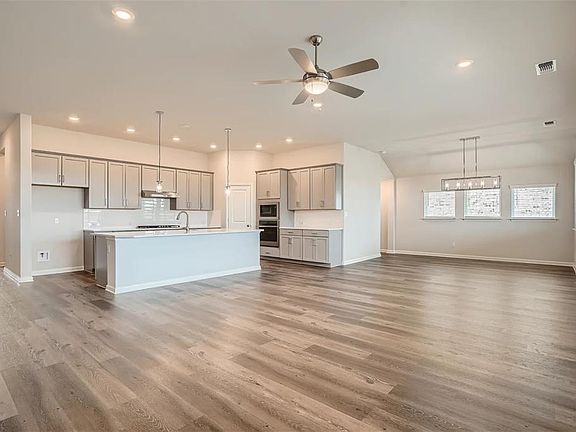 3rd image of 260 Christi Ct