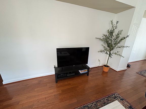 3rd image of 5527 Waterman Blvd #22