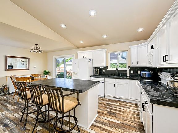 3rd image of 1206 Matador Ave