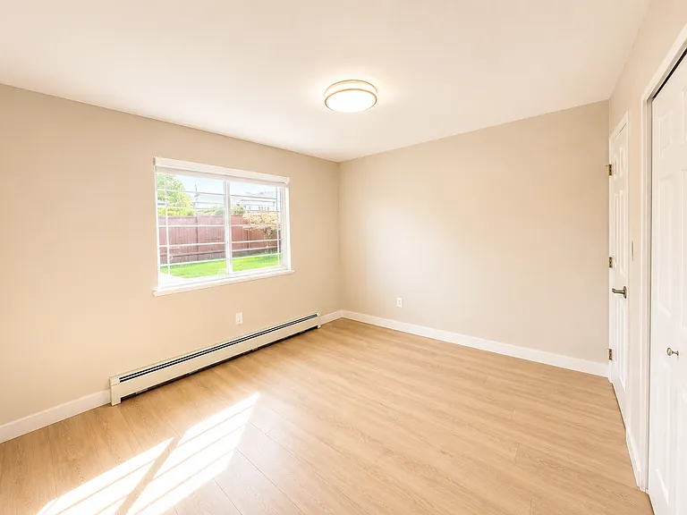 6796 Waltham Ave — Photo 9