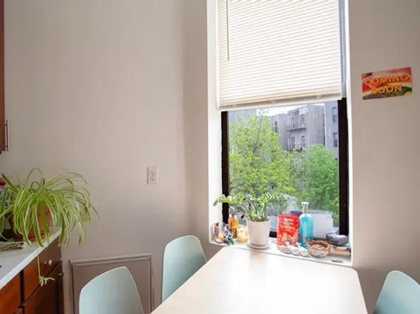 194 Vernon Avenue image 3 of 23