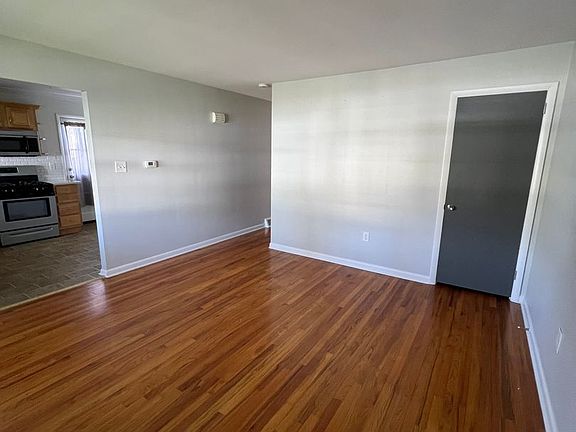 3rd image of 427 W Marion St