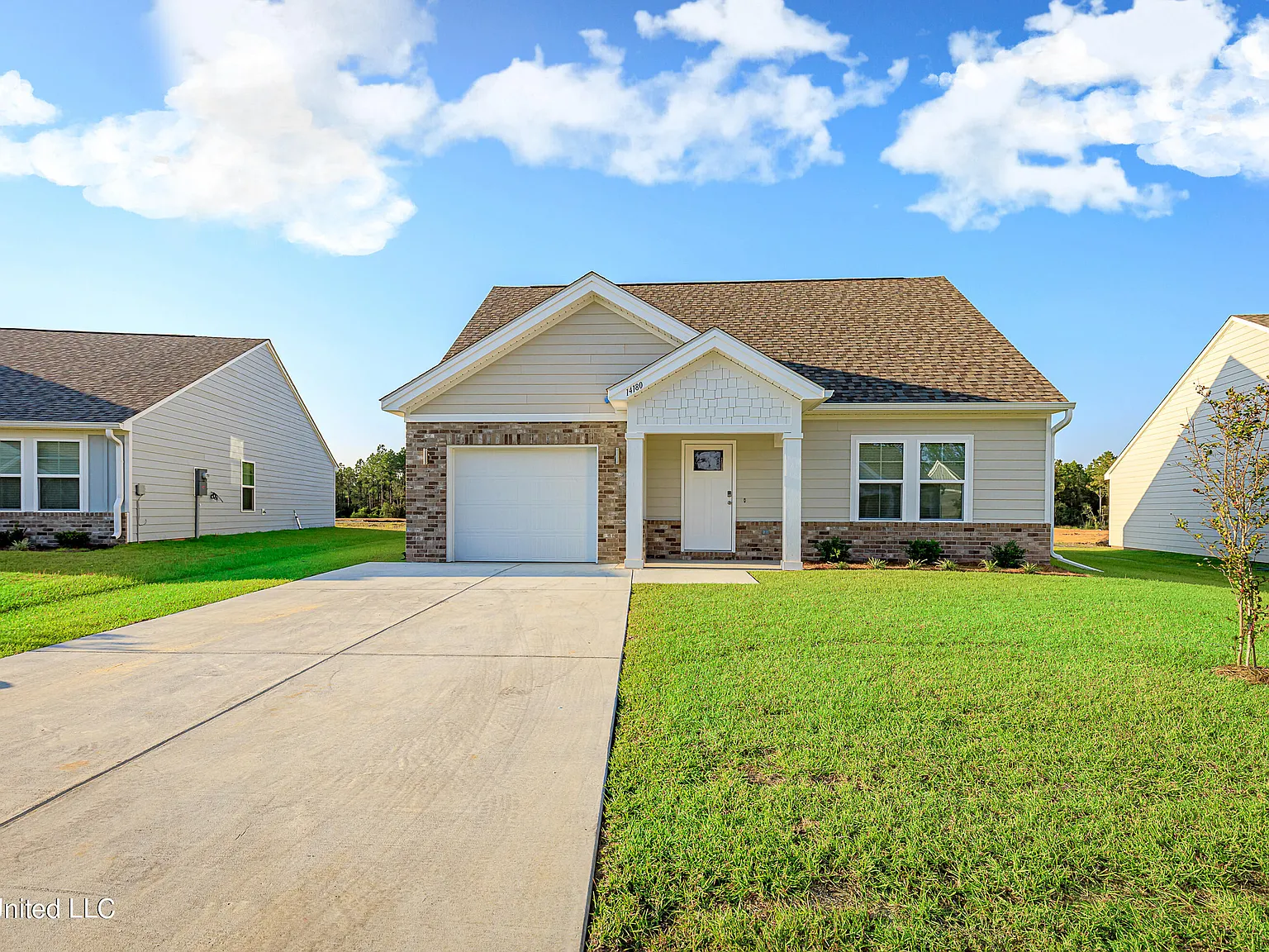 3 bed, 2.5 bath, 1687 sqft, $2,100 — Photo 2