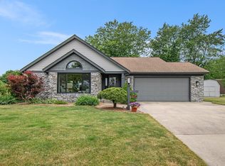 1354 Pickwick Ct, Nappanee, IN 46550