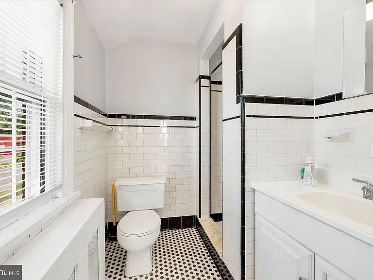 203 Commonwealth Ave — Photo 11