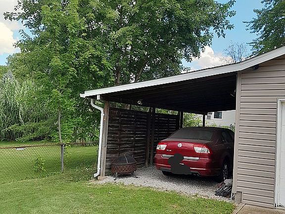 3rd image of 3670 Long Dr