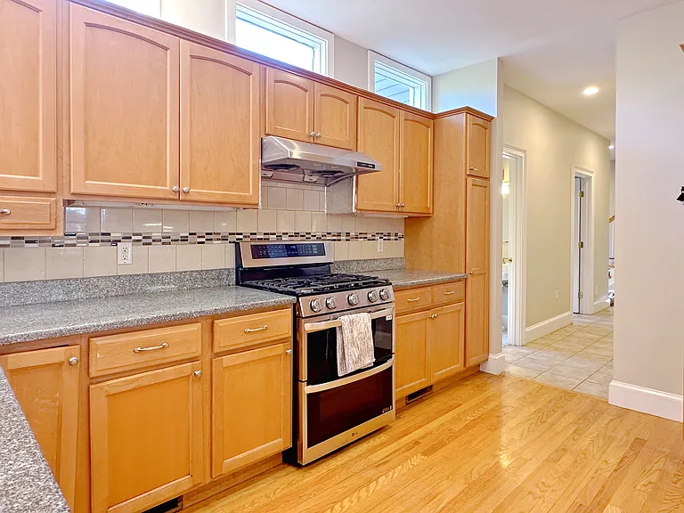 11 Oakland St — Photo 14