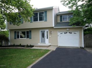 14 N Stevens Pl, Hazlet, NJ 07730