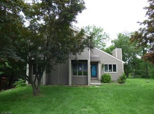 20 Blossom Rd, Hampton, NJ 08827