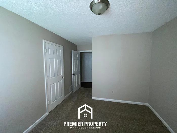 2584 Parkview Dr — Photo 13