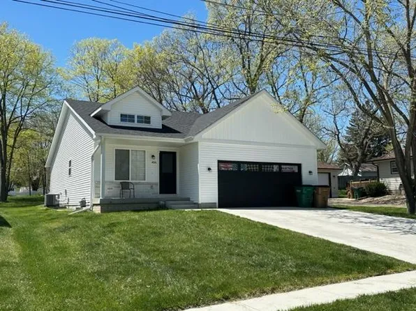 406 Walnut St, Polk City, IA 50226