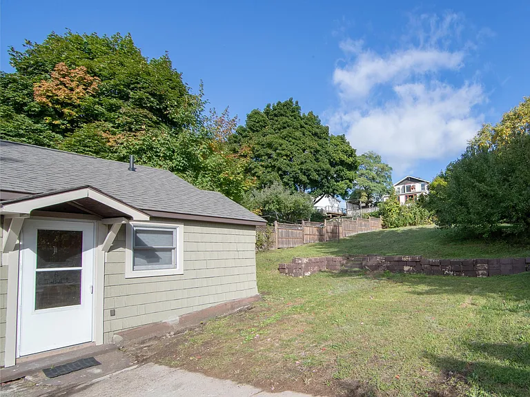 414 W Bluff St — Photo 3
