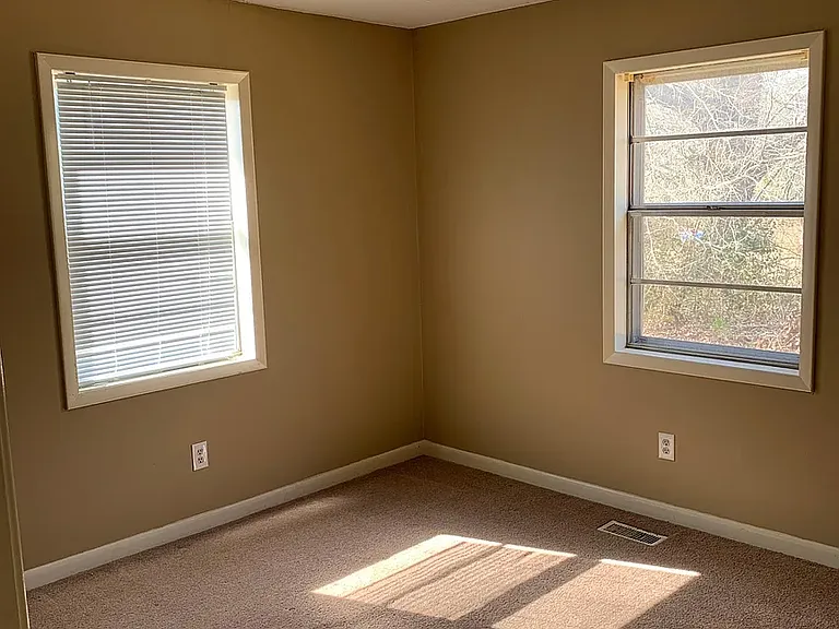514 Walker Rd SW — Photo 16