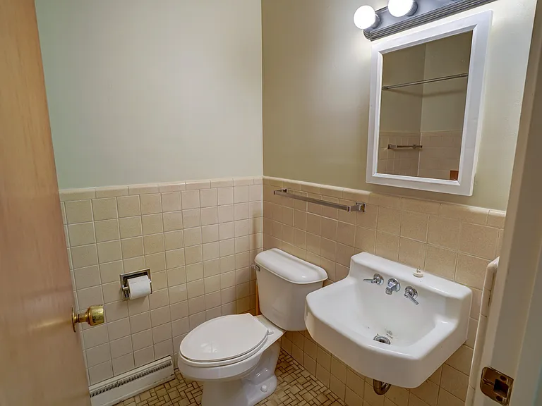 410 Berwyn Dr #2 — Photo 15