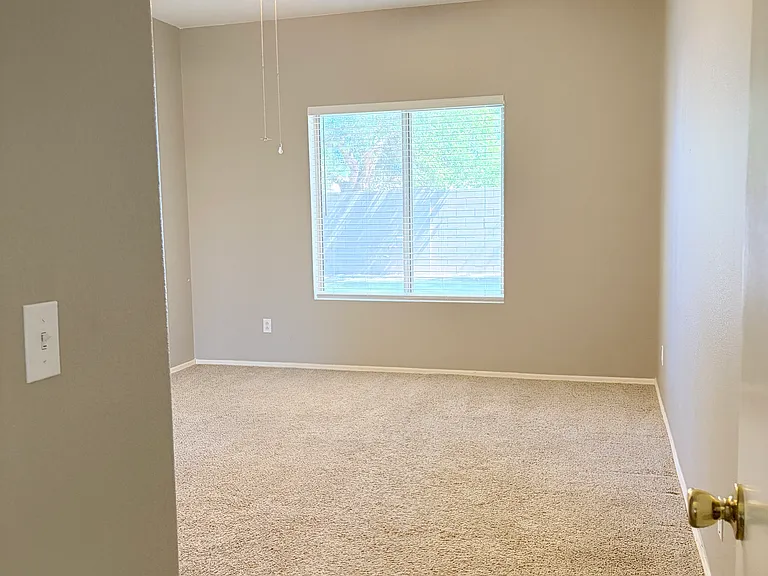 1042 E Canyon Way — Photo 25