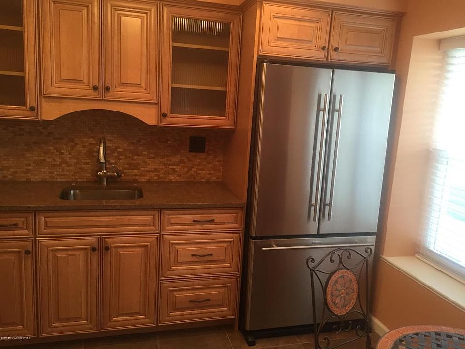 Beautiful upgraded kitchen