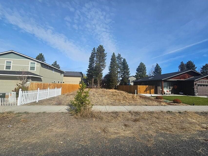 2nd image of 16418 Riley Dr
