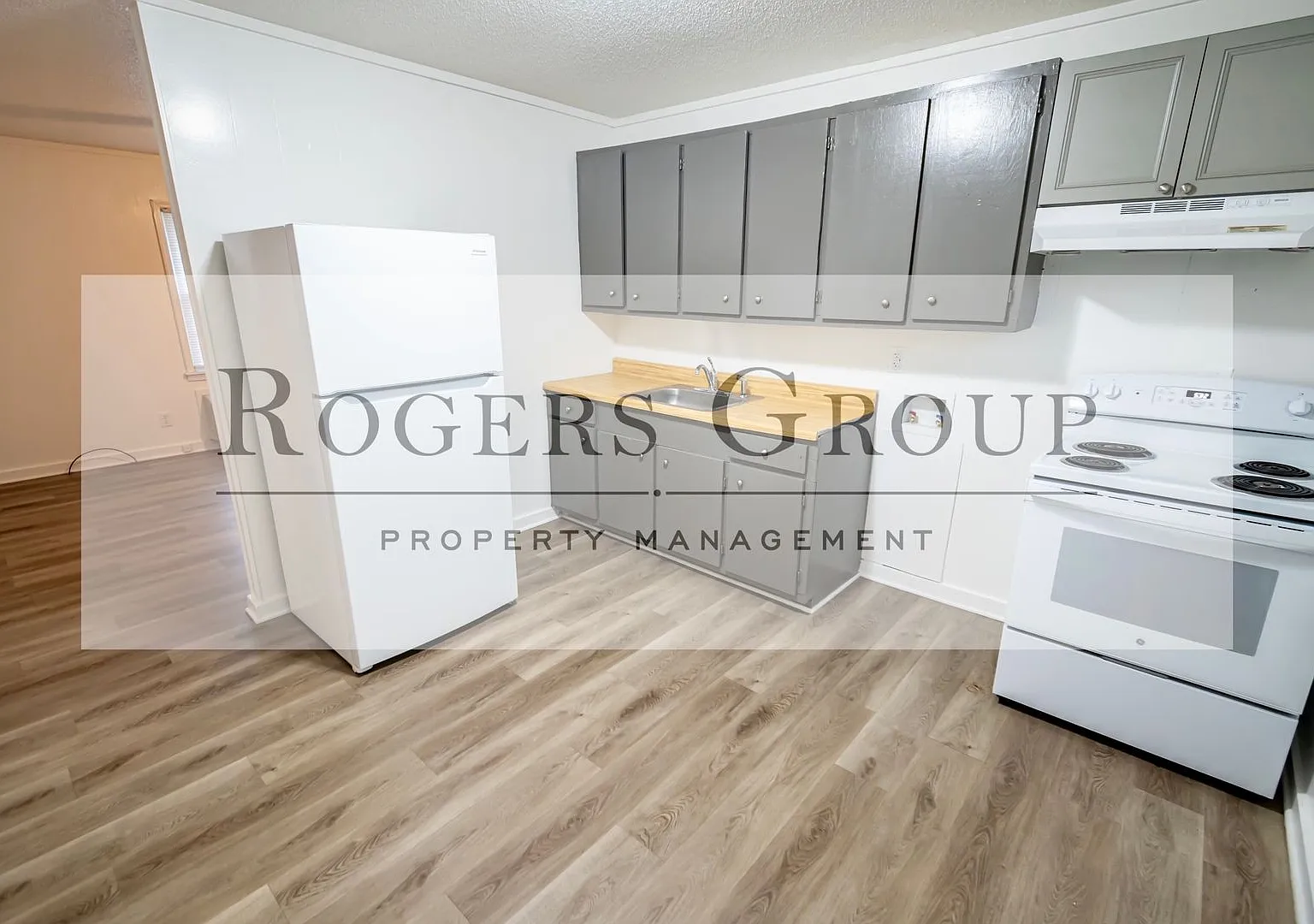 #450 - 807-809 Hughes St Duplex — Photo 2
