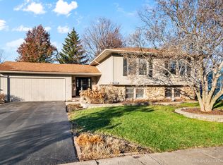 1104 Gray St, St Charles, IL