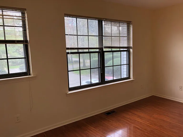 403 Maplecrest Rd — Photo 8