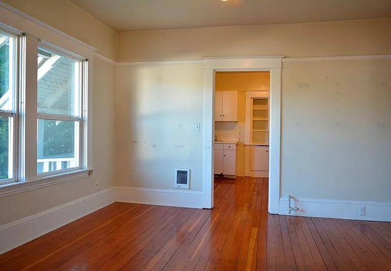 3956 N Albina Ave — Photo 4