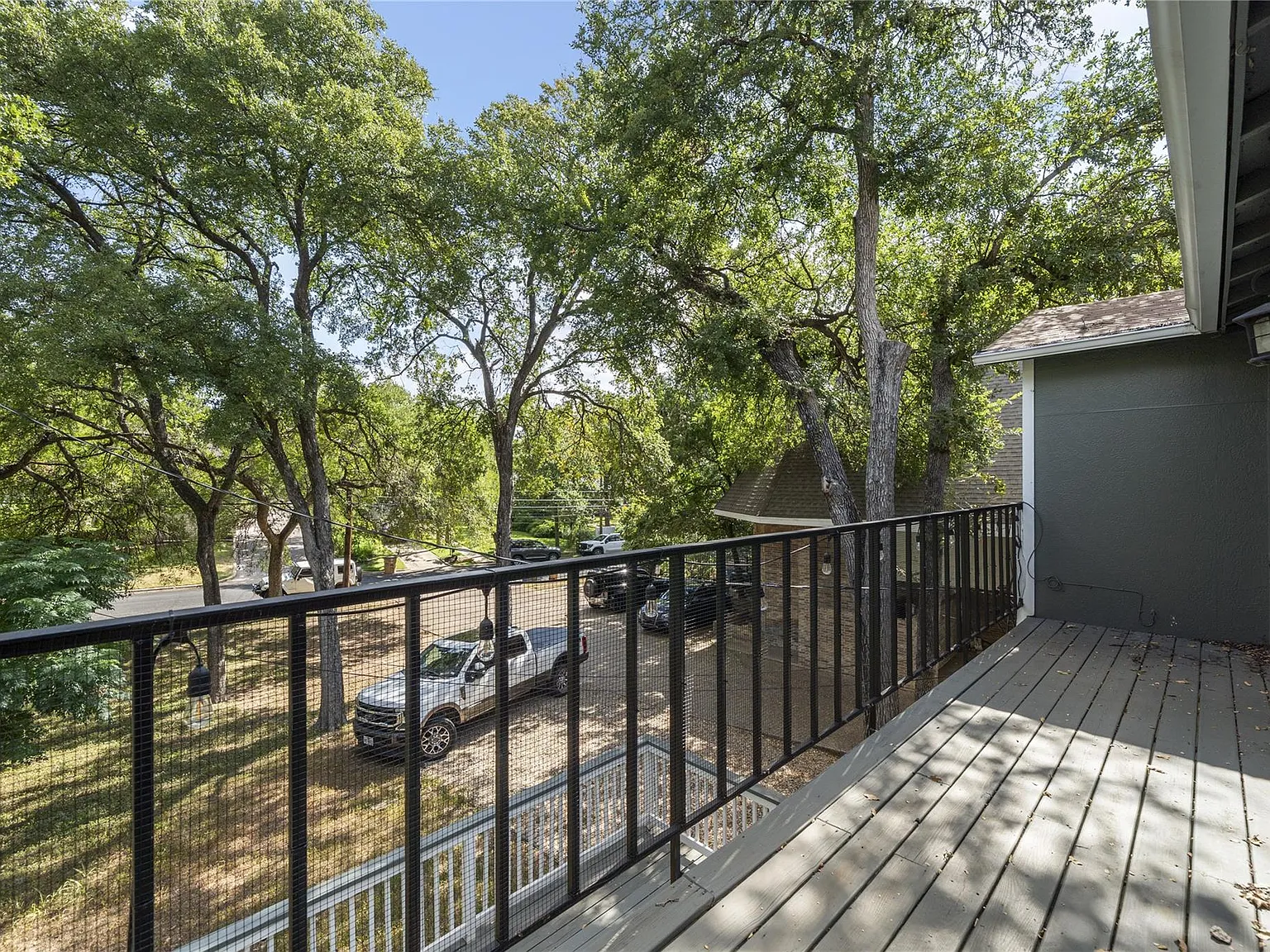 3 bed, 2.0 bath, 2232 sqft, $3,200 — Photo 3