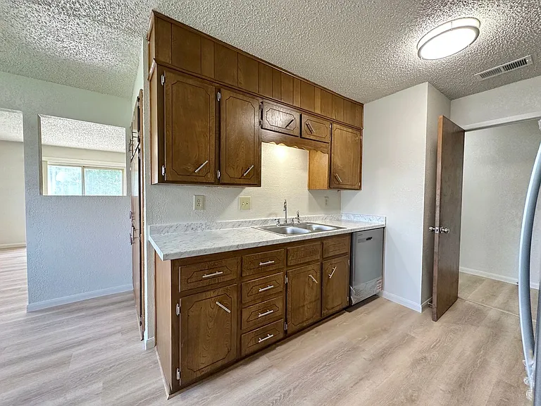 1300 Gowen Dr — Photo 9