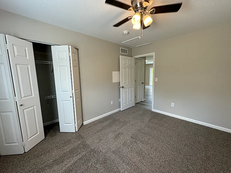 Creekside Apartments — Photo 60